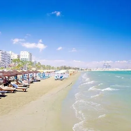 Ithaki Phinikoudes No. 205 Апартаменти