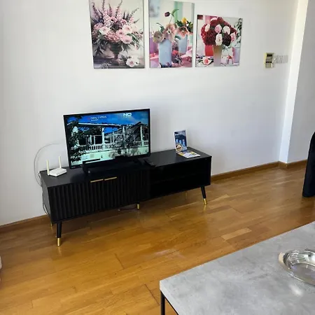 Ithaki Phinikoudes No. 205 アパート